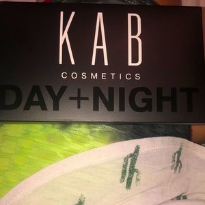 KAB COSMETICS DAY+NIGHT EYESHADOW PALLETE
